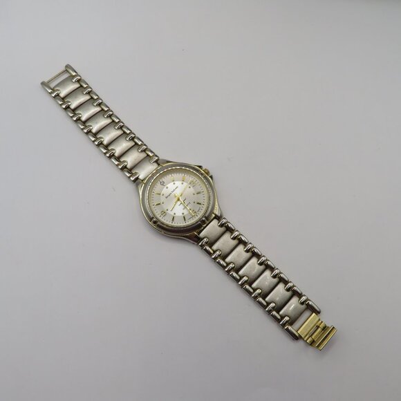 Sergio Valente Vintage Ladies Watch Silver and Gold Tone - Picture 8 of 10